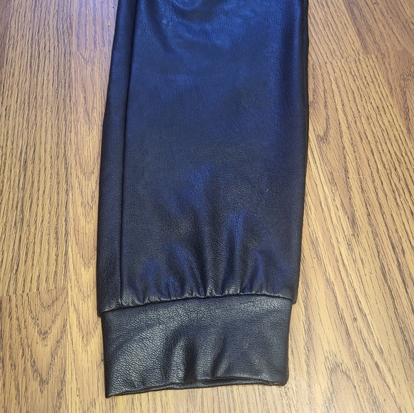 Commando Leather Tapered Pants Women’s W30 L27 Made in USA High-Rise Slim A70 - Picture 2 of 9